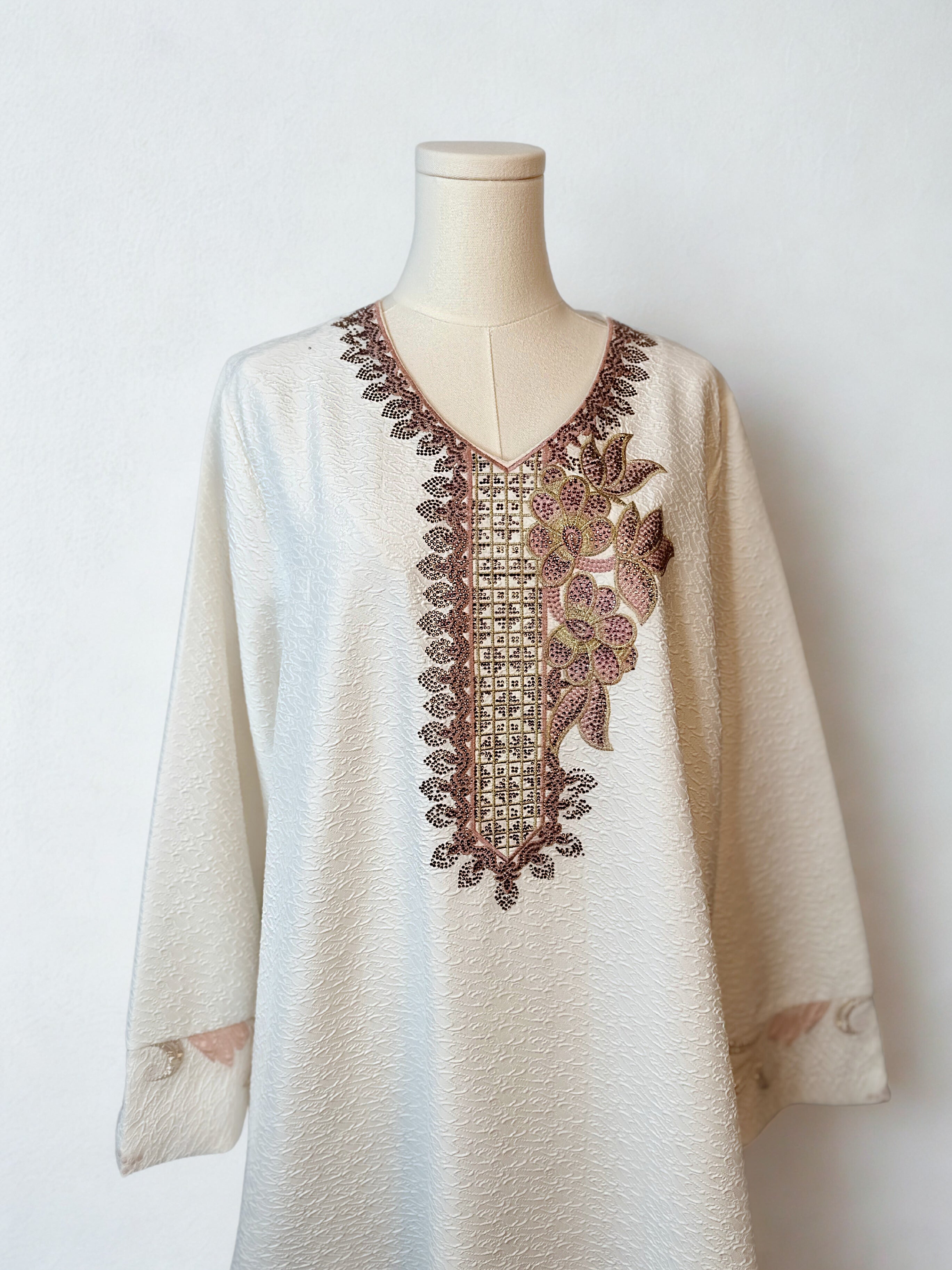 Lune Florale – Embroidered Ivory Kaftan