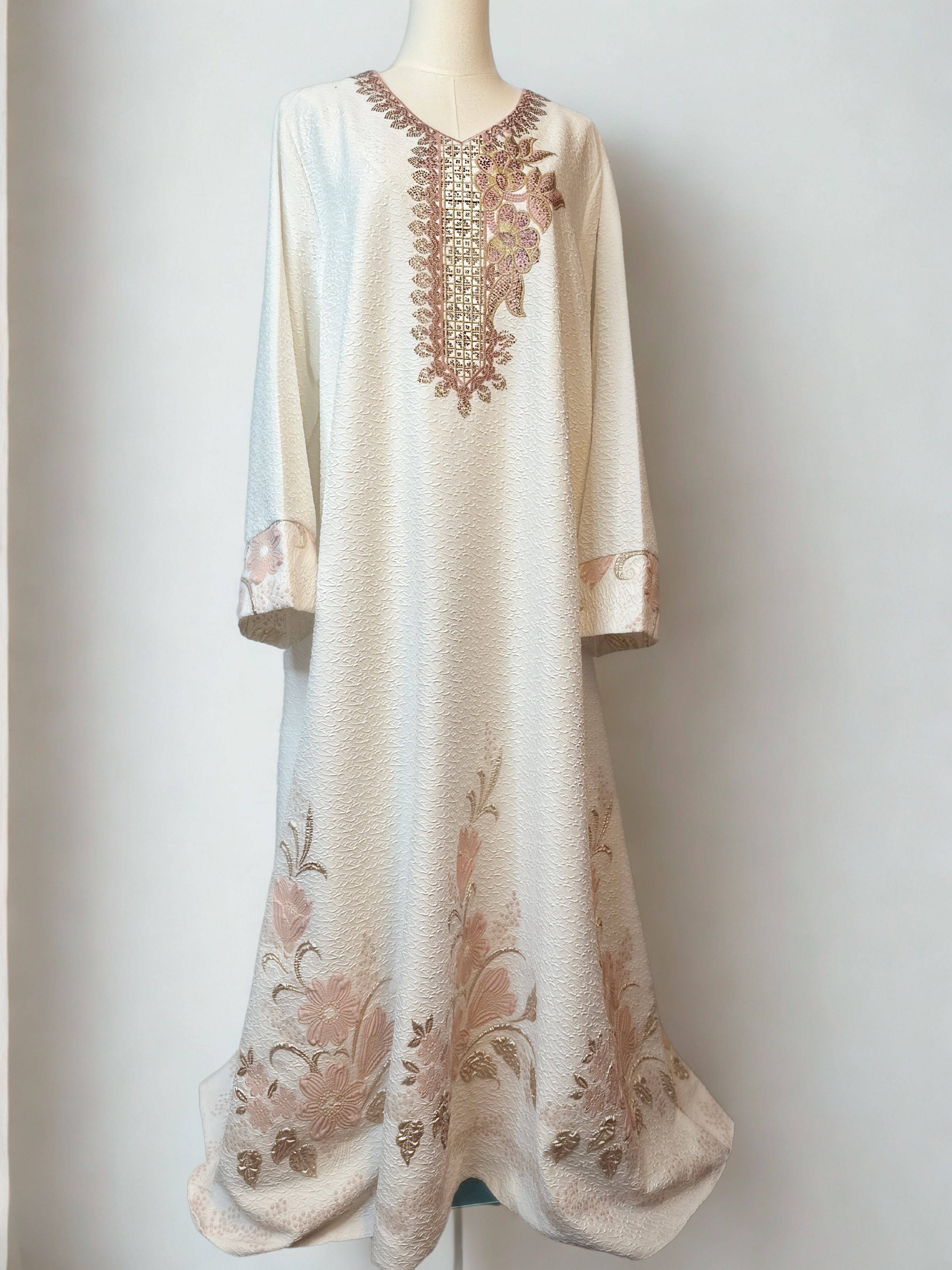 Lune Florale – Embroidered Ivory Kaftan