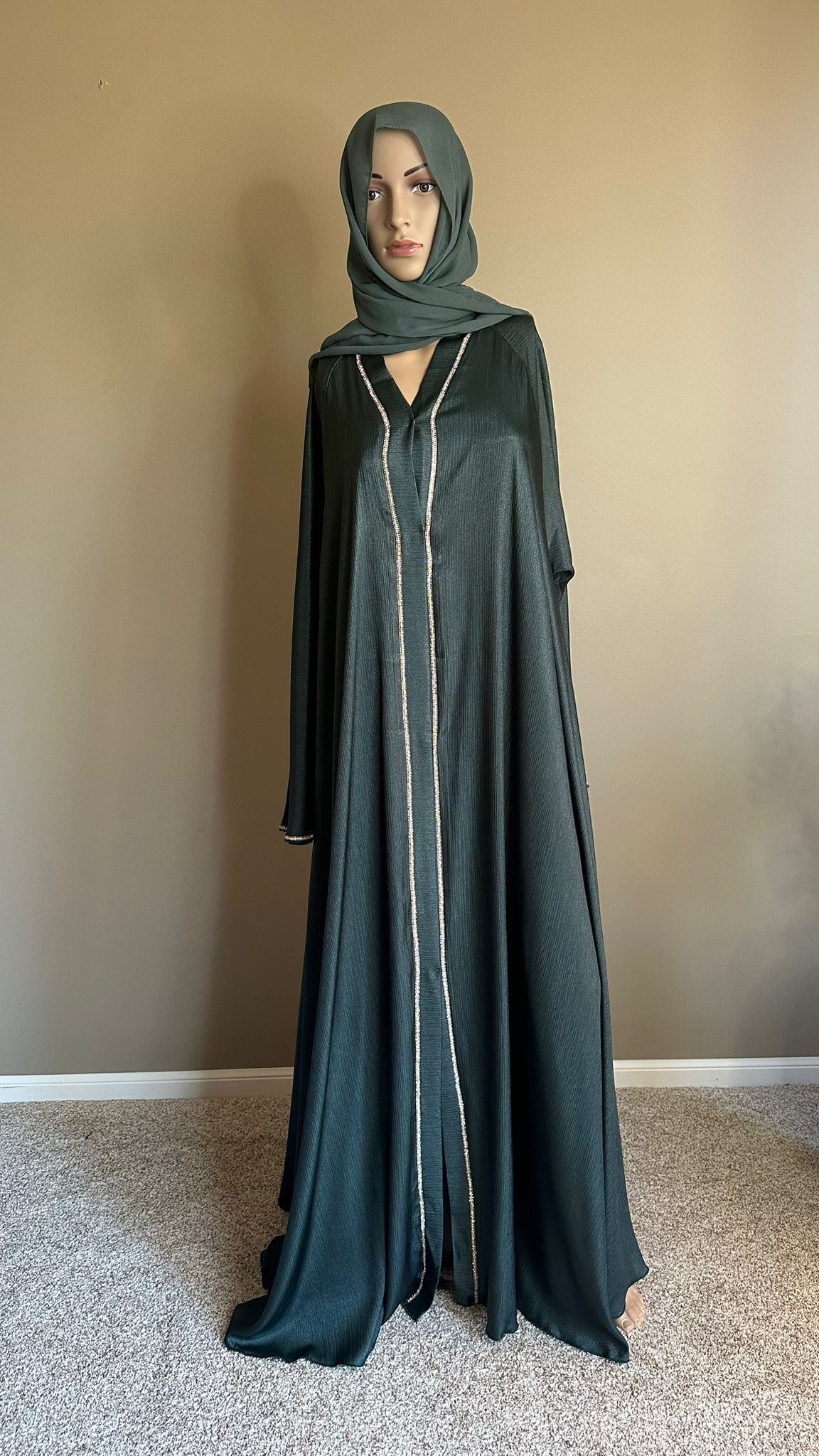 Soraya silk zoom Abaya